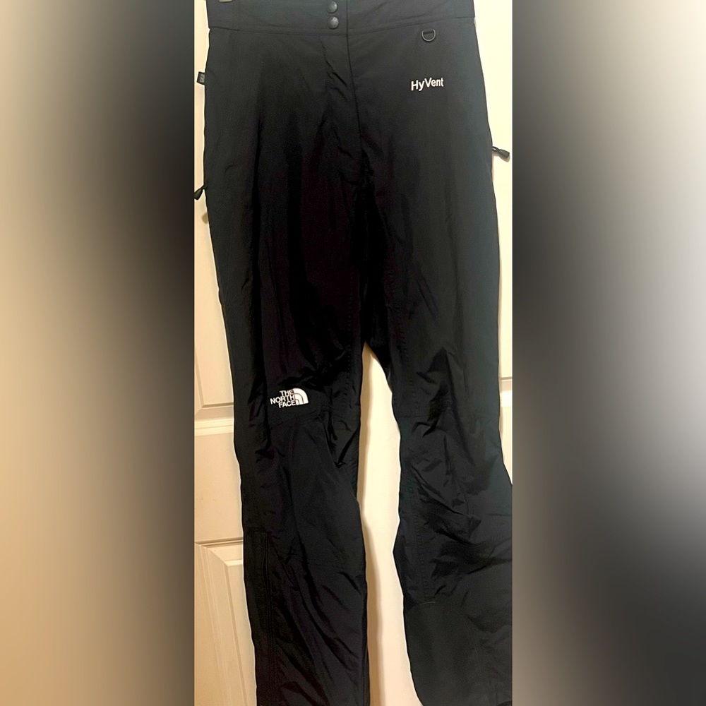 Womens North Face HyVent Ski Pants. Great condition! Medium.